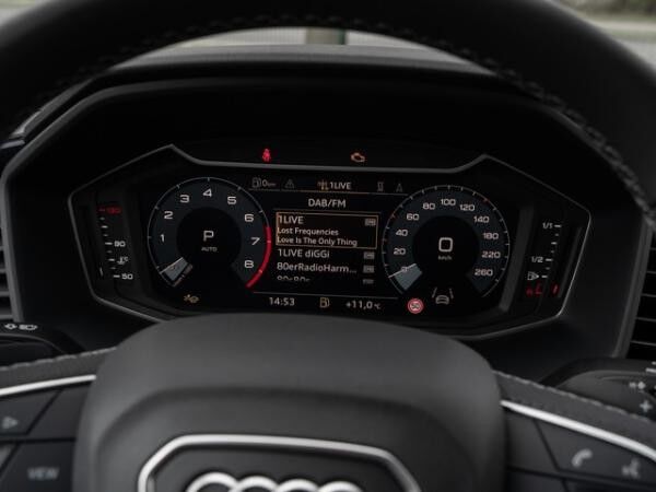Audi A1 Sportback 35 TFSI 	 2 x S line ACC LED Navi Klima Sonos LM18