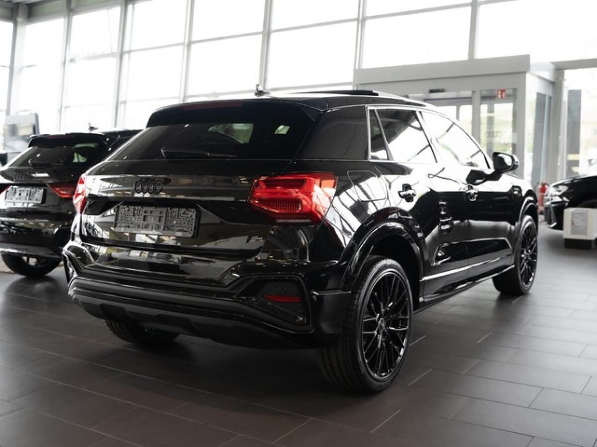 Audi Q2 35 TFSI  2 x S line Matrix AHK Pano Navi virtual Sonos