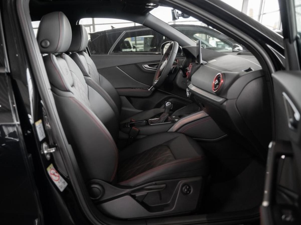 Audi Q2 35 TFSI  2 x S line Matrix AHK Pano Navi virtual Sonos