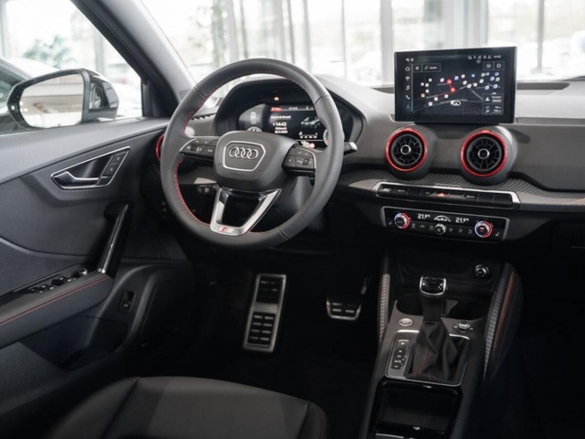 Audi Q2 35 TFSI  2 x S line Matrix AHK Pano Navi virtual Sonos