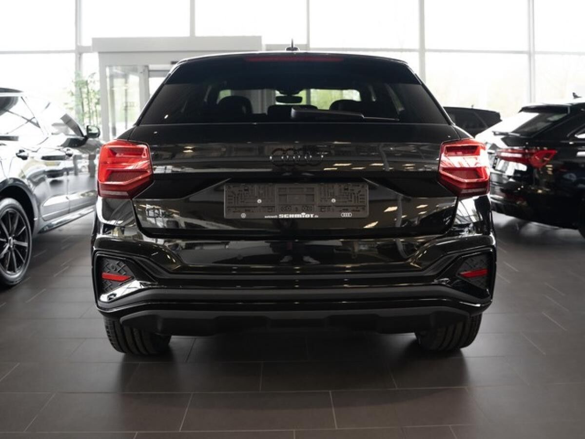 Audi Q2 35 TFSI  2 x S line Matrix AHK Pano Navi virtual Sonos