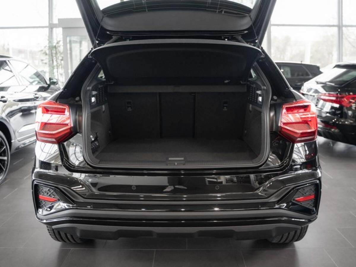 Audi Q2 35 TFSI  2 x S line Matrix AHK Pano Navi virtual Sonos