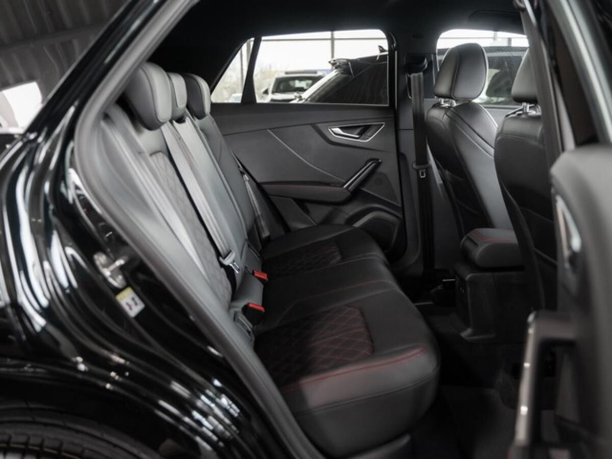 Audi Q2 35 TFSI  2 x S line Matrix AHK Pano Navi virtual Sonos