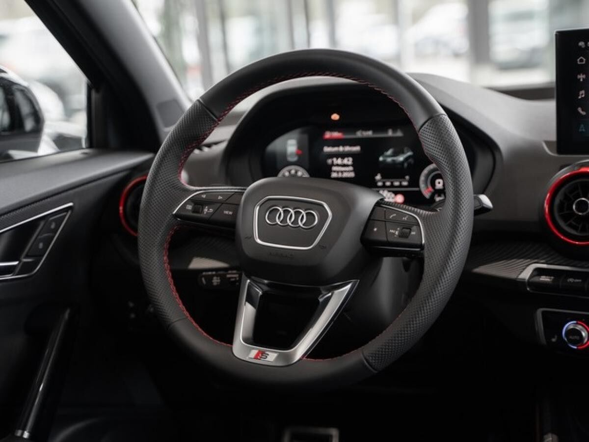 Audi Q2 35 TFSI  2 x S line Matrix AHK Pano Navi virtual Sonos