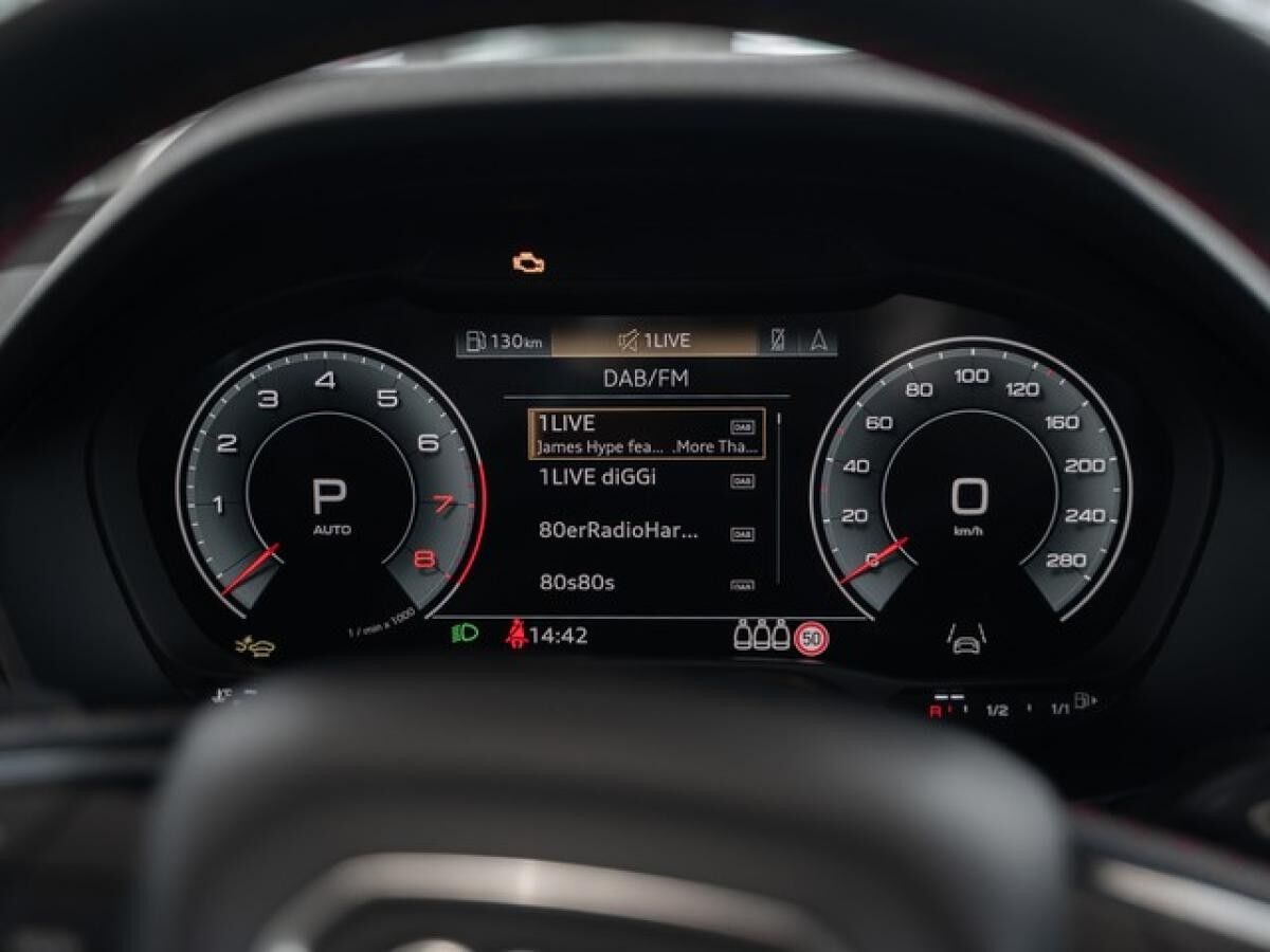 Audi Q2 35 TFSI  2 x S line Matrix AHK Pano Navi virtual Sonos