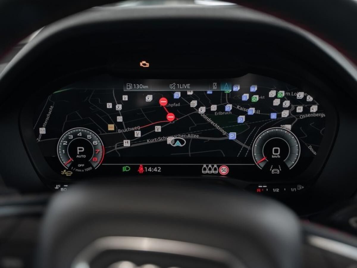 Audi Q2 35 TFSI  2 x S line Matrix AHK Pano Navi virtual Sonos