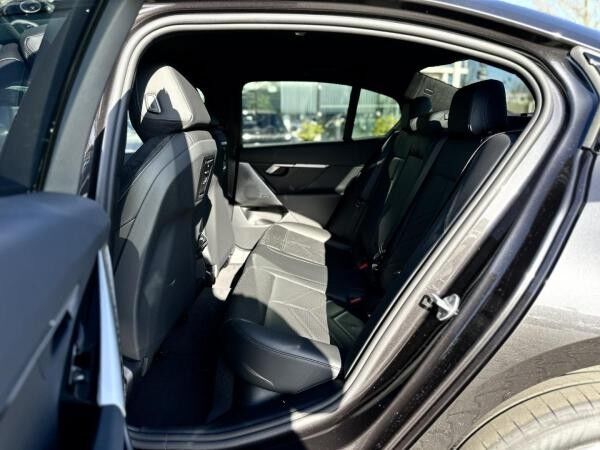 BMW i5 eDrive40 Limousine M Sportpaket HK HiFi DAB