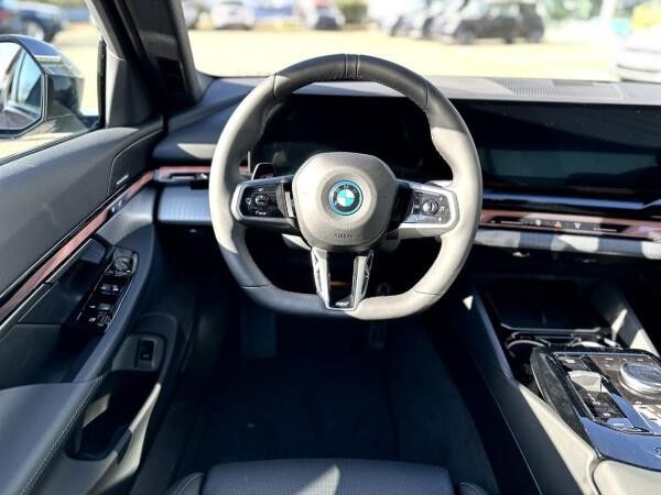 BMW i5 eDrive40 Limousine M Sportpaket HK HiFi DAB