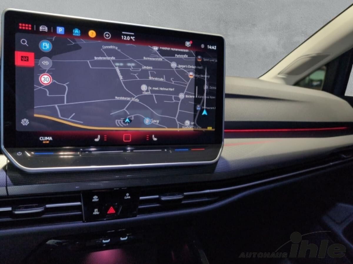 Volkswagen Golf VIII 2,0 TDI DSG Style AHK+18''+HEADUPDISPLAY