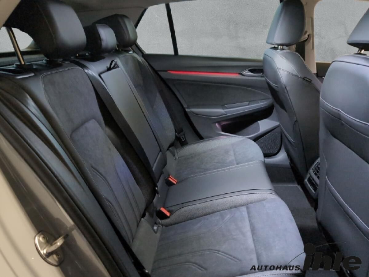 Volkswagen Golf VIII 2,0 TDI DSG Style AHK+18''+HEADUPDISPLAY