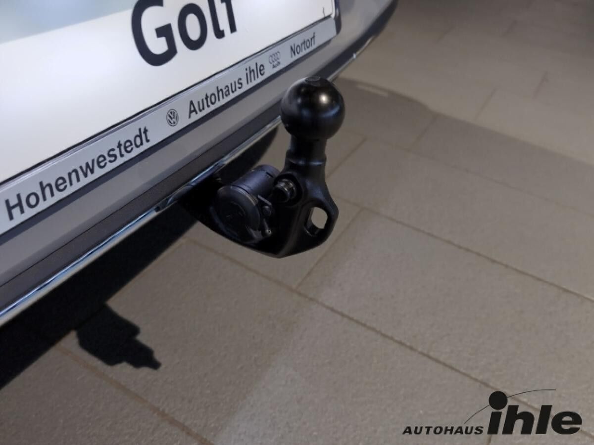 Volkswagen Golf VIII 2,0 TDI DSG Style AHK+18''+HEADUPDISPLAY