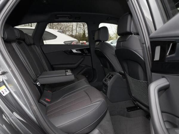Audi A4 Avant 40 TFSI Q - 2 x S LINE