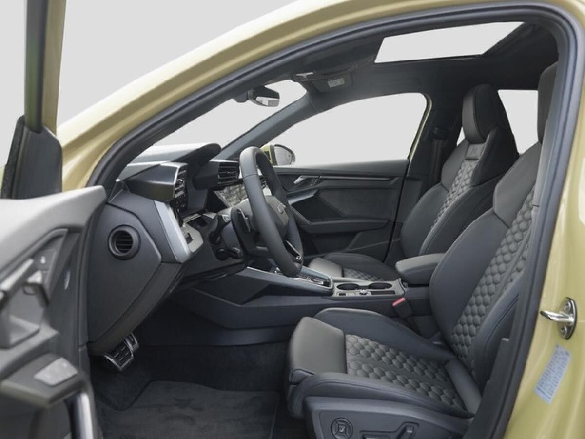 Audi RS3 Sportback MJ 2025 Matrix, Pano, SAGA, V/max 280 km/h