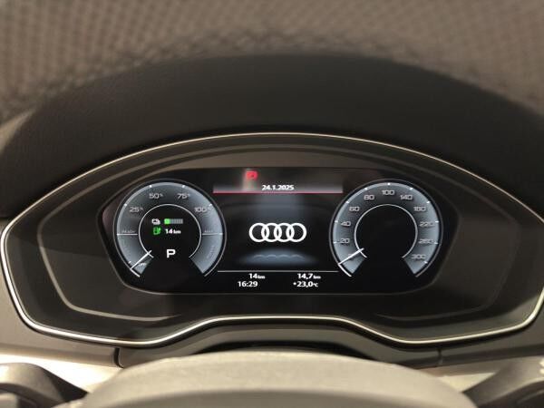 Audi Q5 55 TFSIe quattro Sline+Pano+AHK+Matrix-Led+(MT)