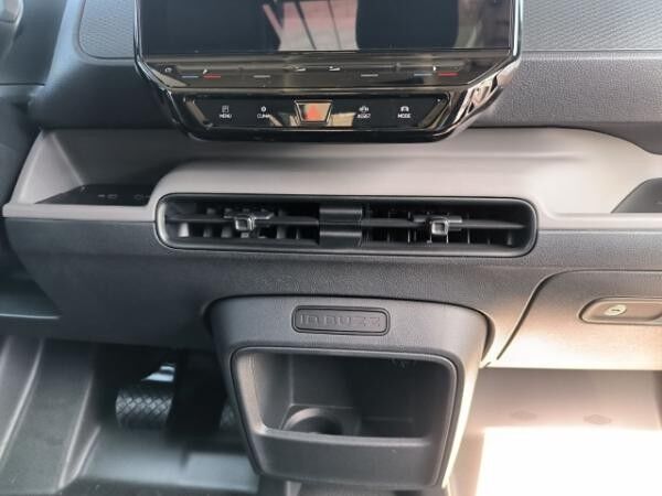 Volkswagen ID.Buzz ID. Buzz Cargo Motor: 150 kW (204 PS) 77 kWh Getriebe: 1-Gang-Automatikgetriebe