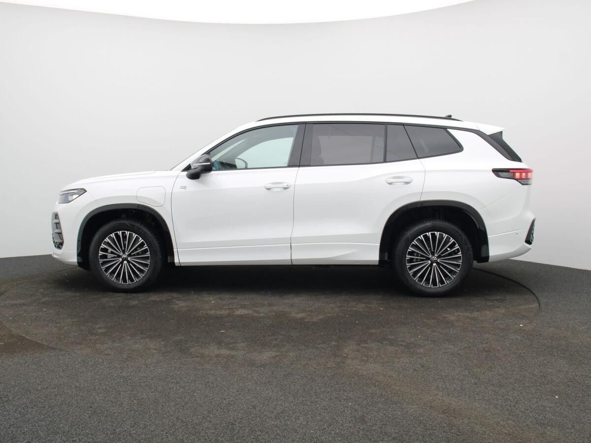 Volkswagen Tayron R-Line 1.5 Hybrid/ Matrix, BlackStyle,AHK Volkswagen Tayron R-Line 1.5 Hybrid/ Matrix, BlackStyle,AHK