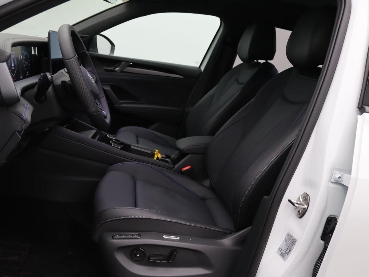 Volkswagen Tayron R-Line 1.5 Hybrid/ Matrix, BlackStyle,AHK Volkswagen Tayron R-Line 1.5 Hybrid/ Matrix, BlackStyle,AHK