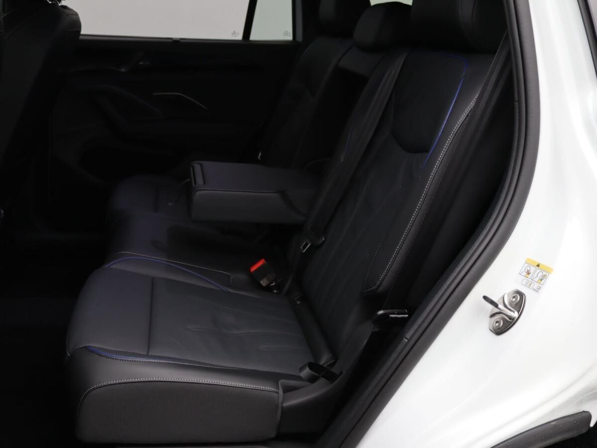 Volkswagen Tayron R-Line 1.5 Hybrid/ Matrix, BlackStyle,AHK