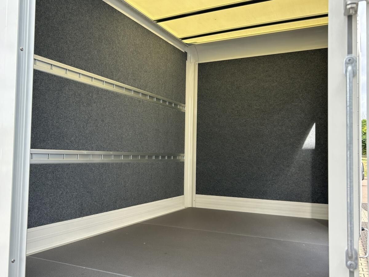 Volkswagen Crafter Koffer Möbelkoffer Junge
