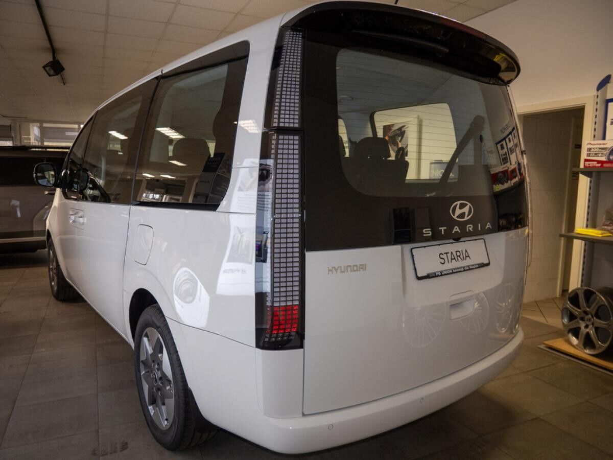 Hyundai STARIA 1.6 Hybrid Trend 9 Sitzer /LED/NAVI/360 Grad Kameras