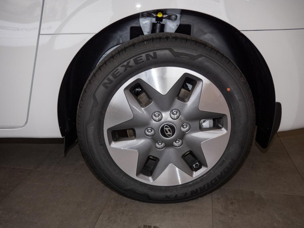 Hyundai STARIA 1.6 Hybrid Trend 9 Sitzer /LED/NAVI/360 Grad Kameras