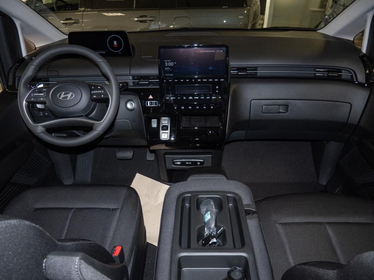 Hyundai STARIA 1.6 Hybrid Trend 9 Sitzer /LED/NAVI/360 Grad Kameras