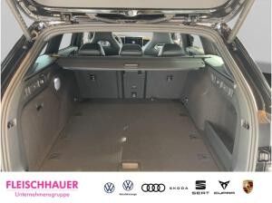 Volkswagen Passat Variant R-Line 150 PS DSG HUD AHK Navi Black Style