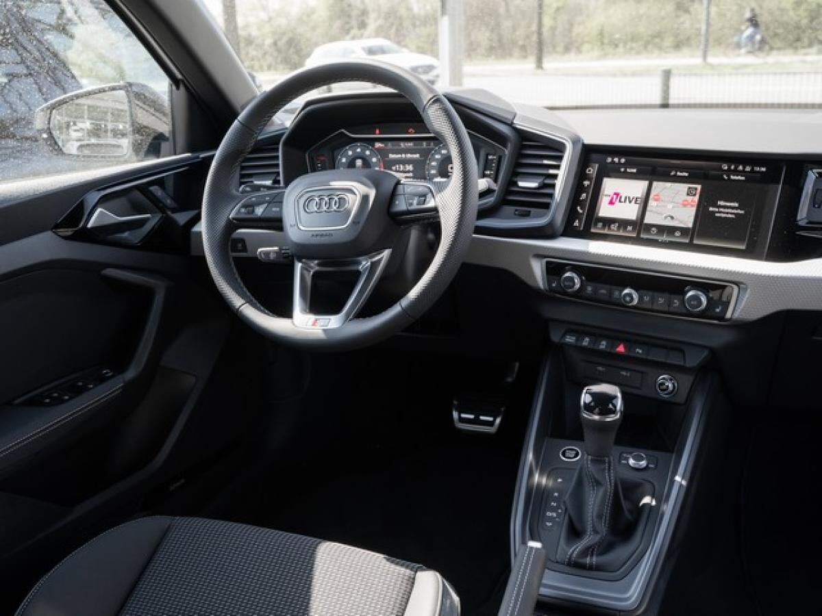 Audi A1 Sportback 	 2 x S line ACC LED Navi Klima virtual privacy