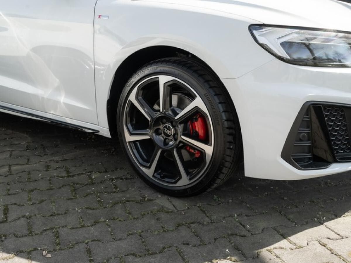 Audi A1 Sportback 	 2 x S line ACC LED Navi Klima virtual privacy