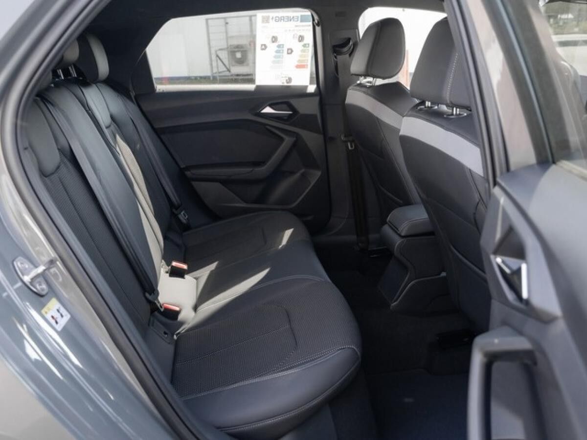 Audi A1 Sportback 	 2 x S line ACC LED Navi Klima virtual privacy