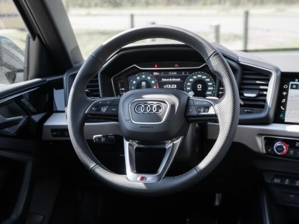 Audi A1 Sportback 	 2 x S line ACC LED Navi Klima virtual privacy