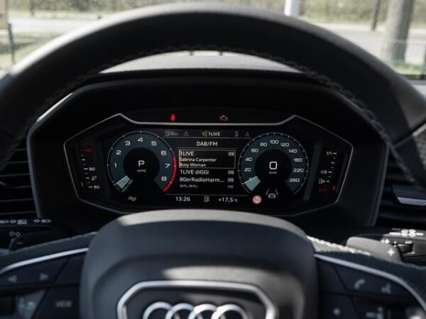 Audi A1 Sportback 	 2 x S line ACC LED Navi Klima virtual privacy