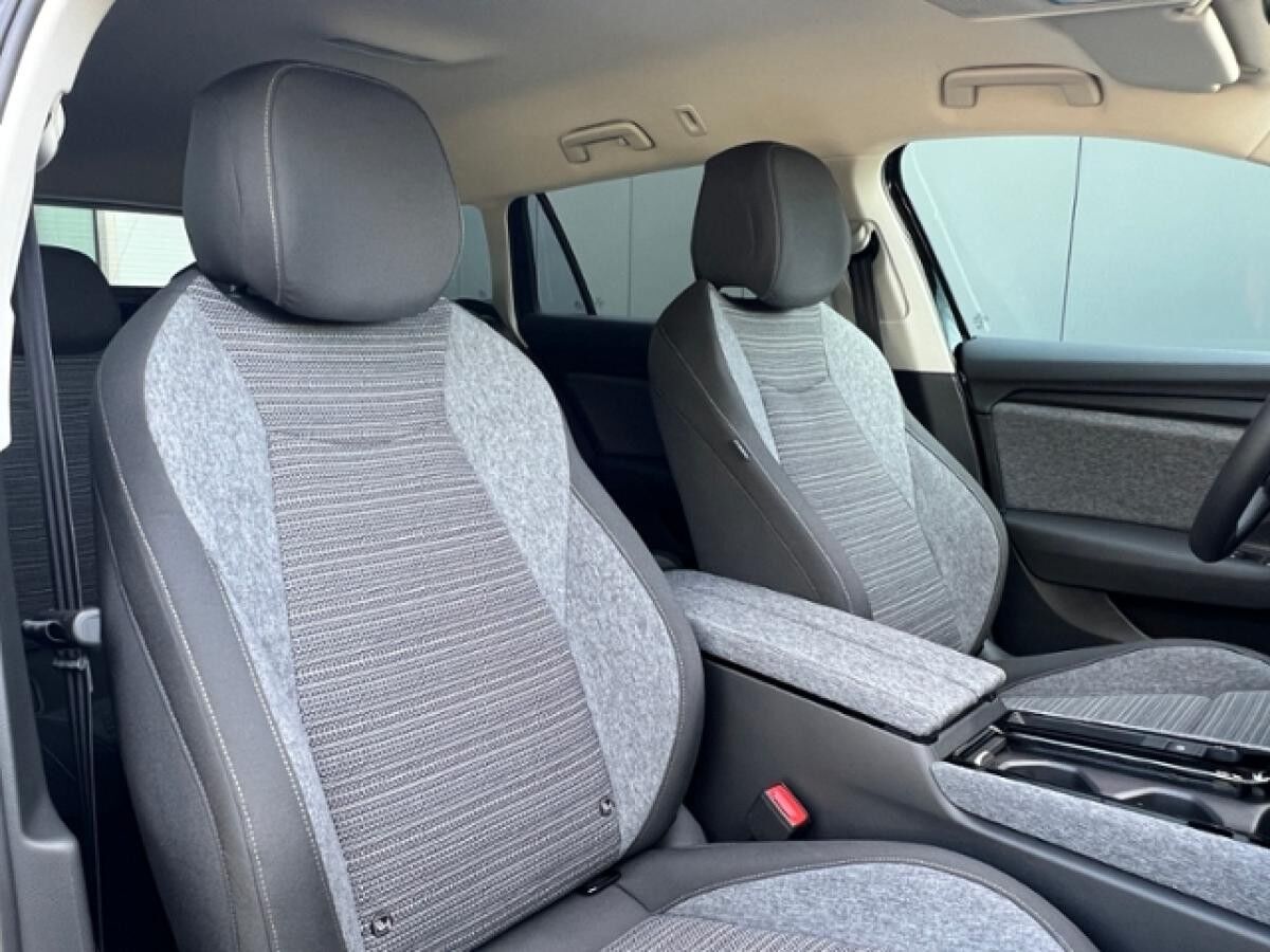 Skoda Superb Combi Selection 2.0 TDI DSG *AHK, Navi*