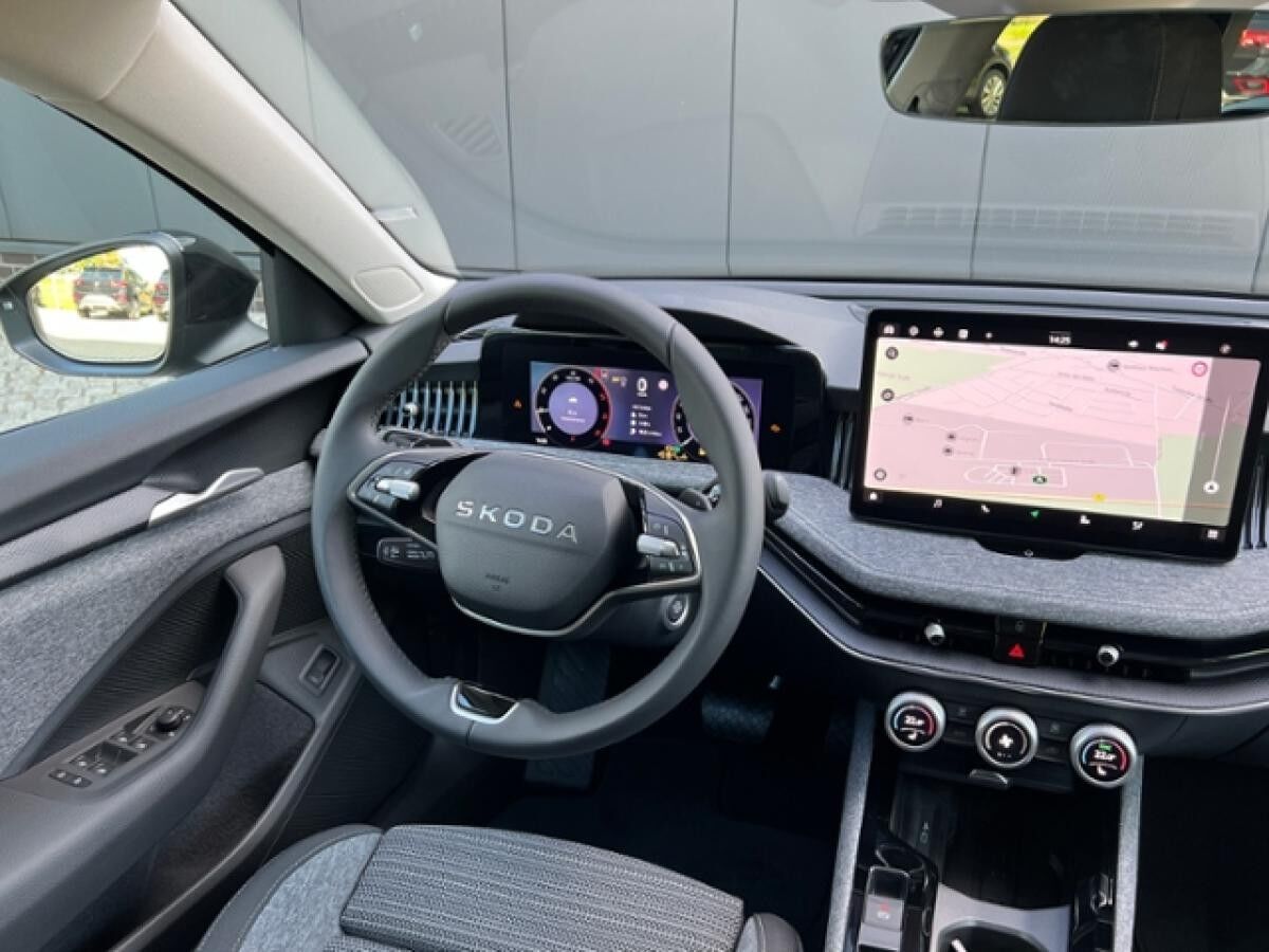 Skoda Superb Combi Selection 2.0 TDI DSG *AHK, Navi*