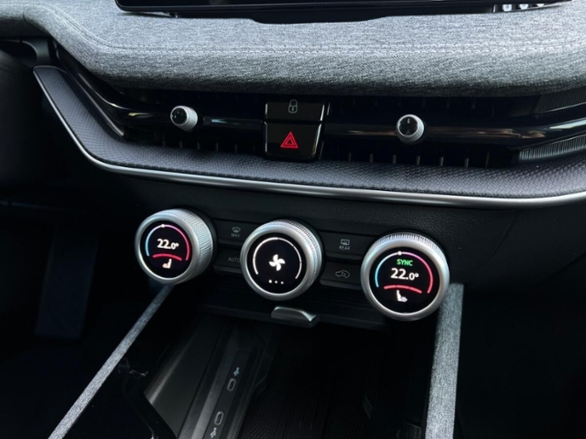 Skoda Superb Combi Selection 2.0 TDI DSG *AHK, Navi*