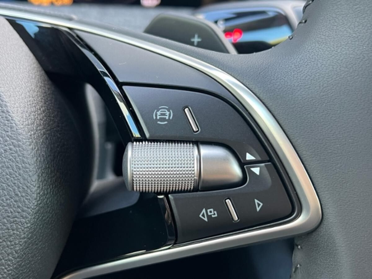 Skoda Superb Combi Selection 2.0 TDI DSG *AHK, Navi*