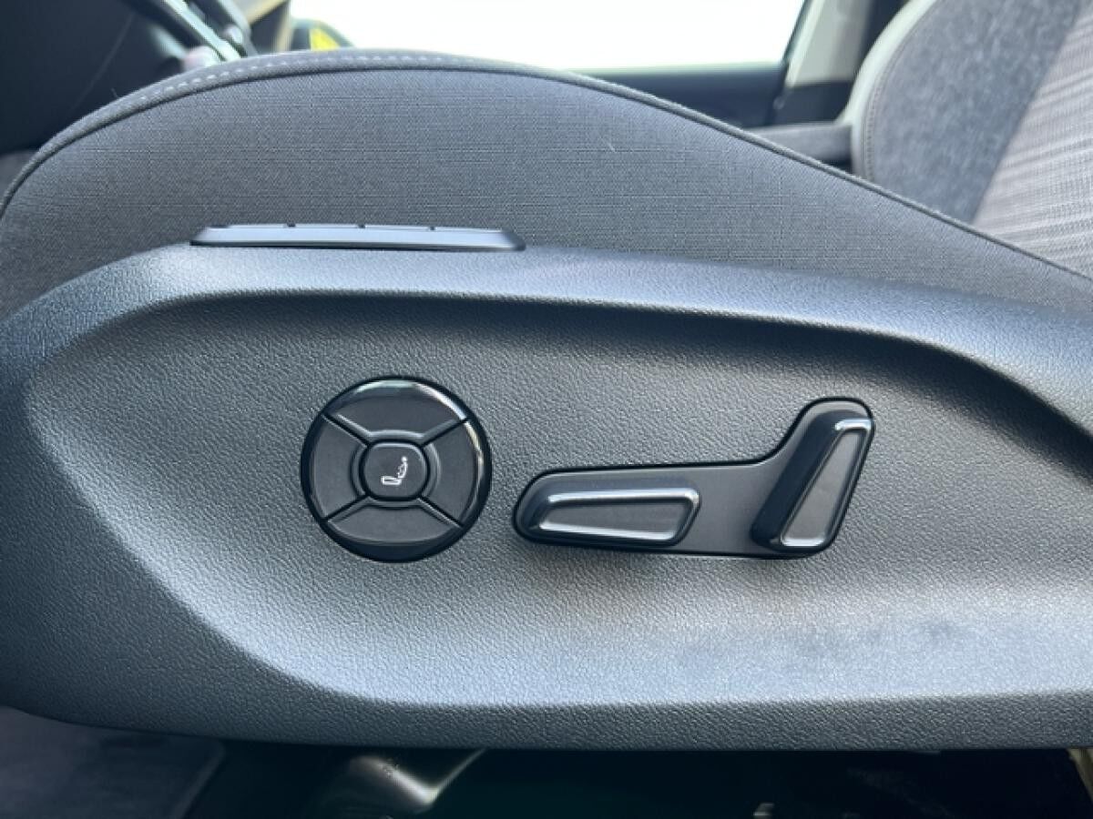 Skoda Superb Combi Selection 2.0 TDI DSG *AHK, Navi*