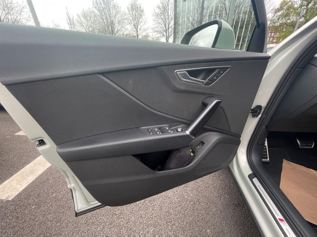 Audi Q2 35 TDI S line Matrix Navi AHK Kamera