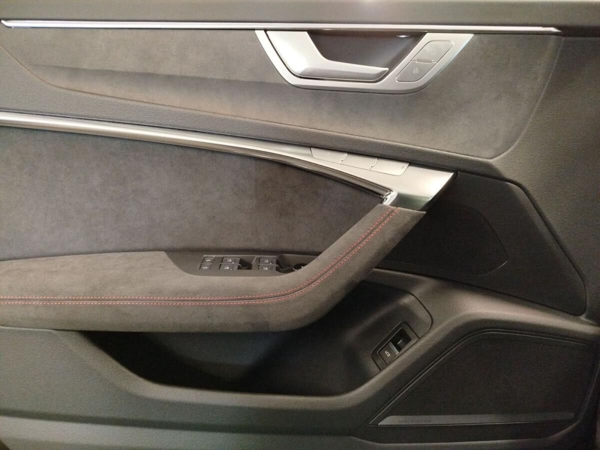 Audi RS6 Avant performance tiptronic HD Matrix-LED RS-Sportabgasanlage Standheizung