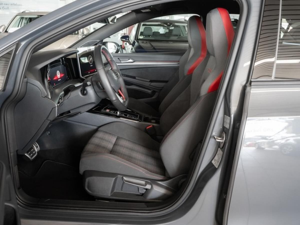 Volkswagen Golf VIII 2,0 TSI DSG GTI Black Style ACC DCC Matrix Kamera