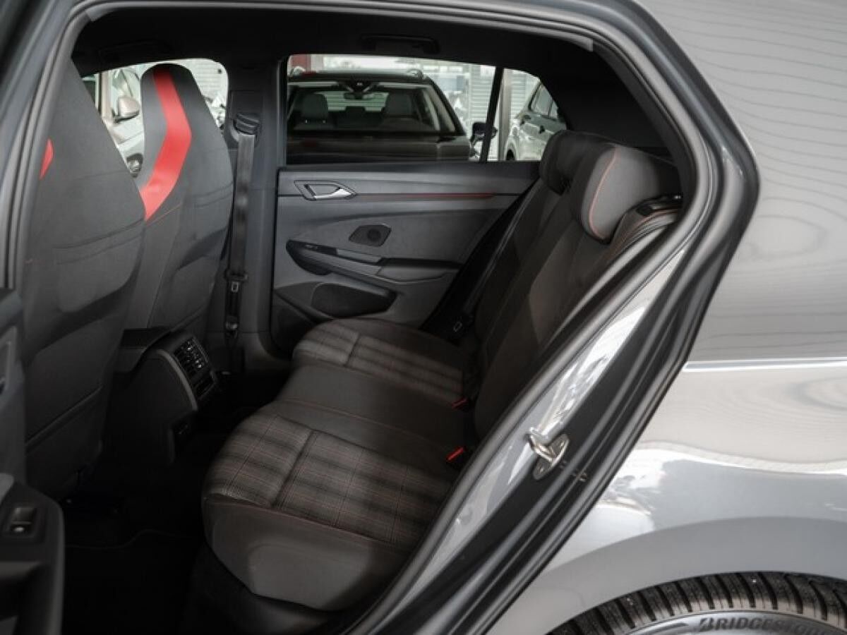 Volkswagen Golf VIII 2,0 TSI DSG GTI Black Style ACC DCC Matrix Kamera
