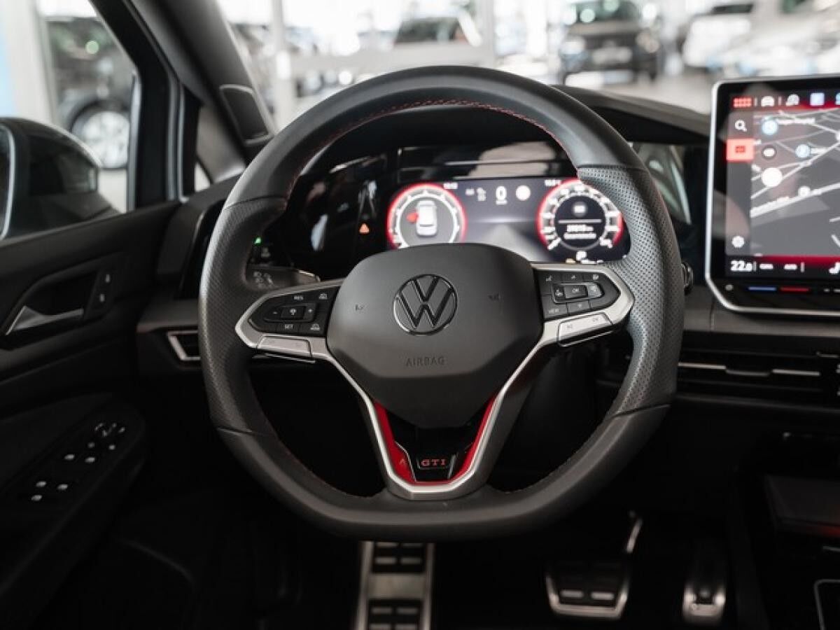 Volkswagen Golf VIII 2,0 TSI DSG GTI Black Style ACC DCC Matrix Kamera