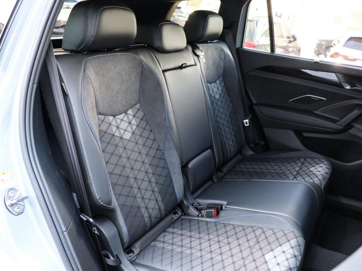 Volkswagen Tayron R-Line 2,0 l TDI SCR 4MOTION DSG AHK MATRIX BLACK STYLE