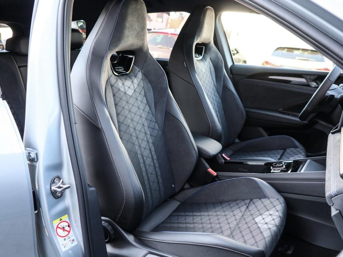 Volkswagen Tayron R-Line 2,0 l TDI SCR 4MOTION DSG AHK MATRIX BLACK STYLE