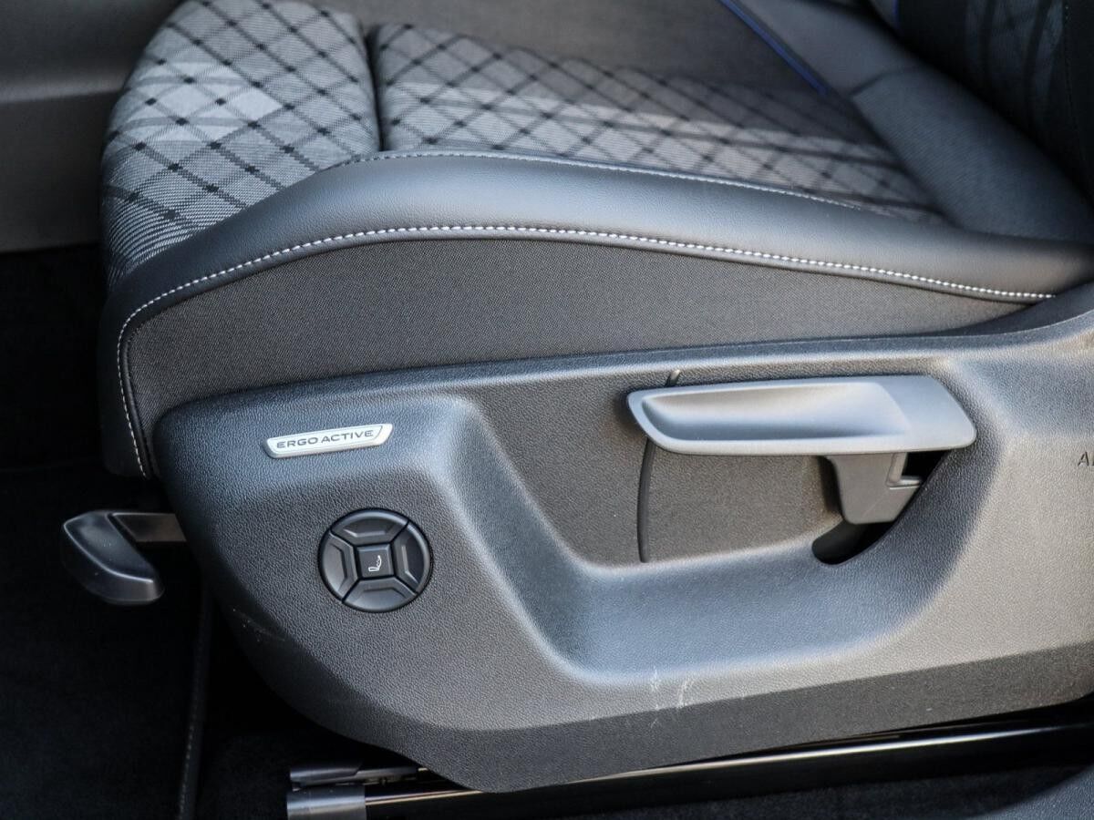 Volkswagen Tayron R-Line 2,0 l TDI SCR 4MOTION DSG AHK MATRIX BLACK STYLE