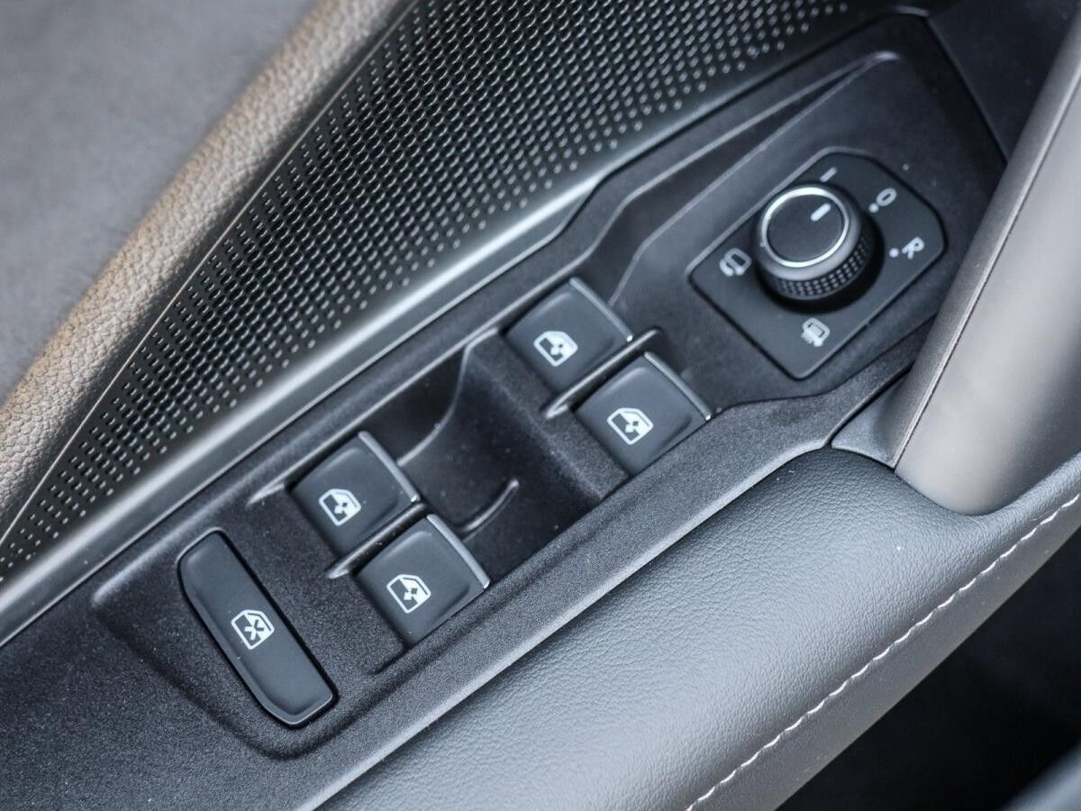 Volkswagen Tayron R-Line 2,0 l TDI SCR 4MOTION DSG AHK MATRIX BLACK STYLE