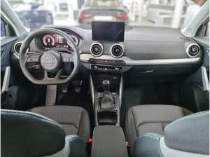 Audi Q2 S line TFSI Matrix LED Parkasistent GRA Smartph. interface