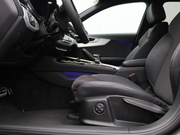 Audi A4 Avant S-Line 35TFSI S-tronic / Navi, AHK, LED