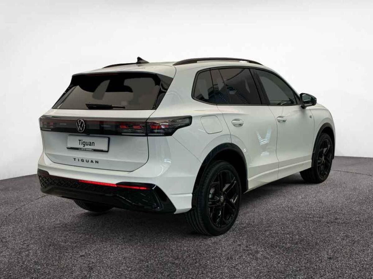 Volkswagen Tiguan R-Line TSI 4M AHK*PANO*NAV*HUD*CAM