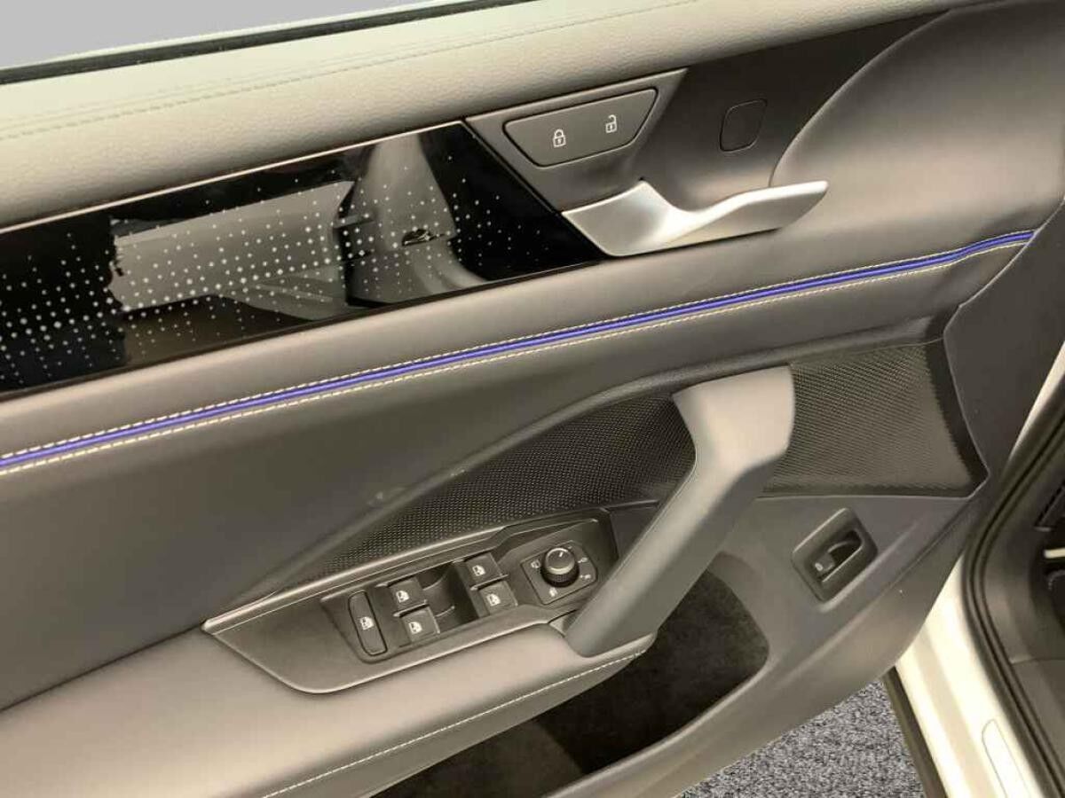 Volkswagen Tiguan R-Line TSI 4M AHK*PANO*NAV*HUD*CAM